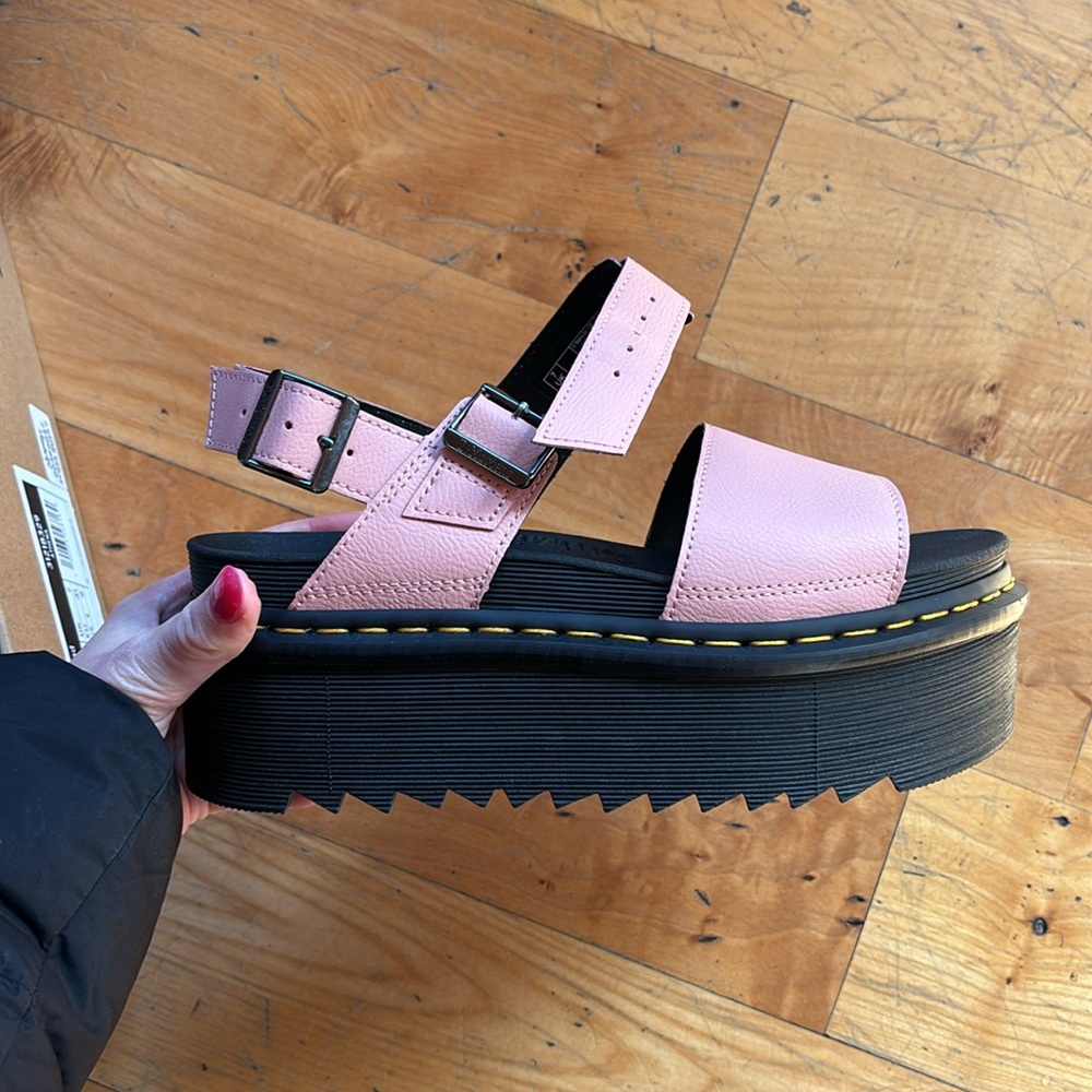 NWT Voss Quad Peach Beige Dr. Martens